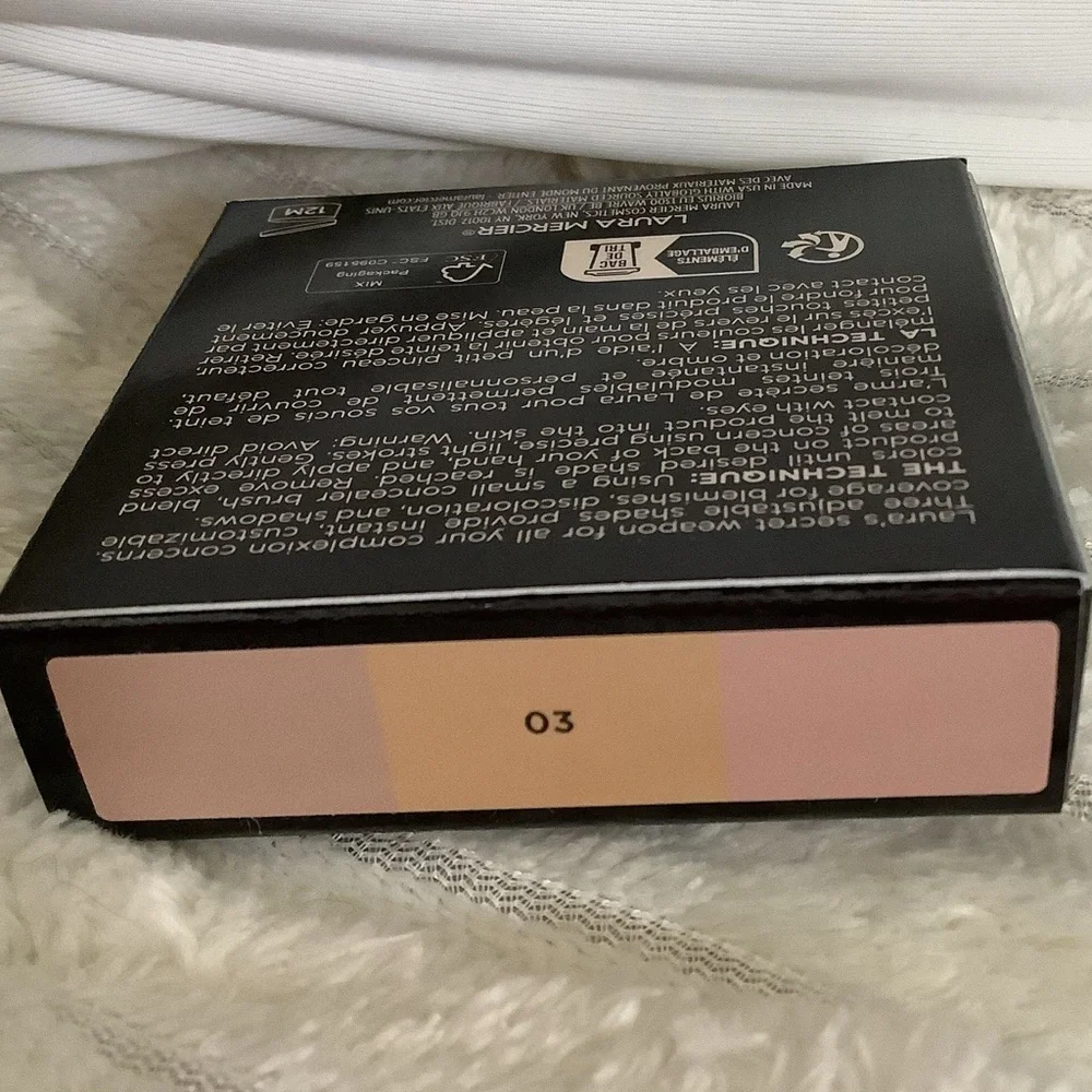 laura mercier Black Compact Camouflage Complexion Perfector #03